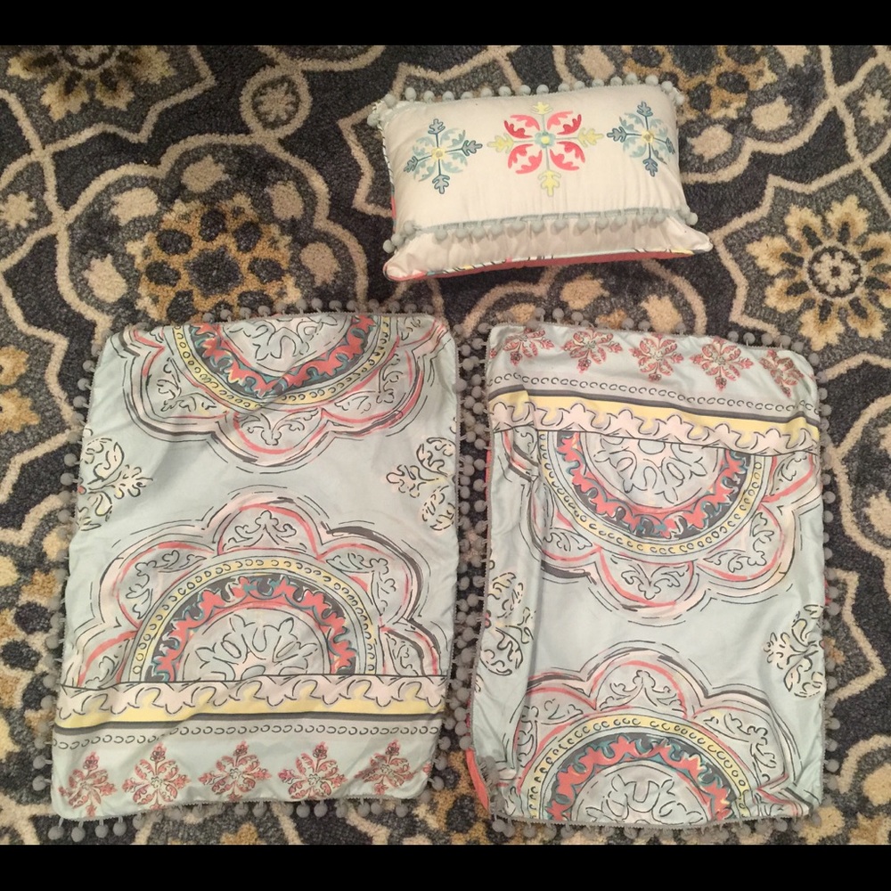 One decorative pillows and two pillow shams